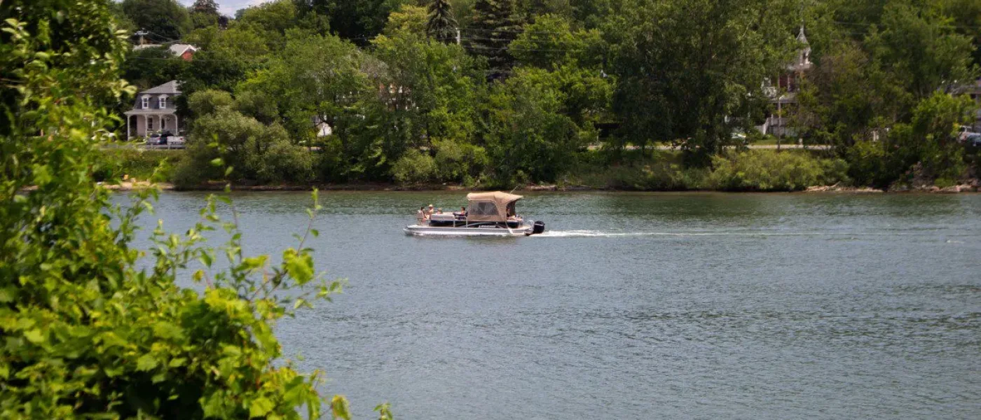 Ponton sur la rivière Richelieu