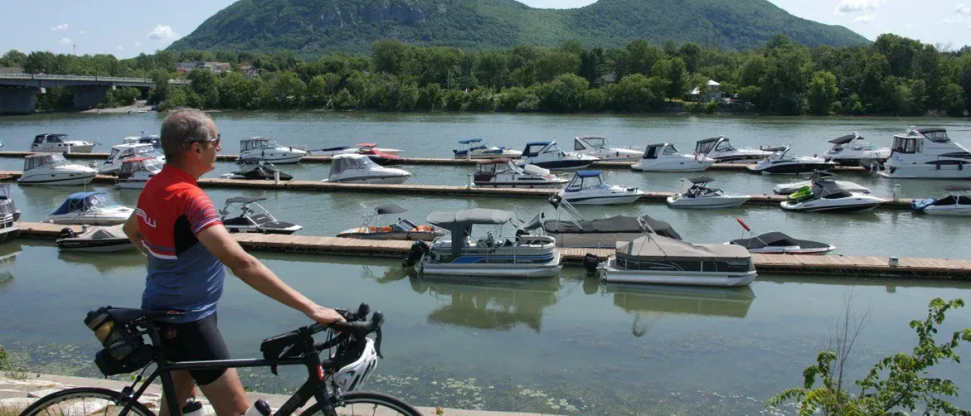 Cycliste en pause à Beloeil